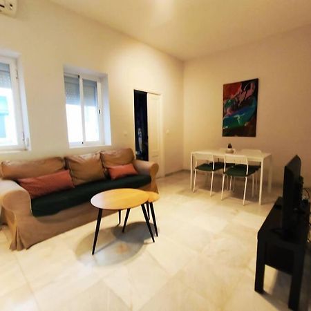 Enjoy Netflix Parking Segun Disponibilidad Apartment Севиля Екстериор снимка