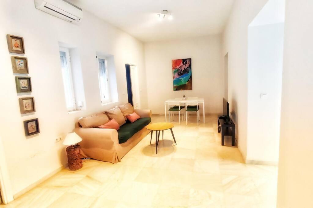 Enjoy Netflix Parking Segun Disponibilidad Apartment Севиля Екстериор снимка